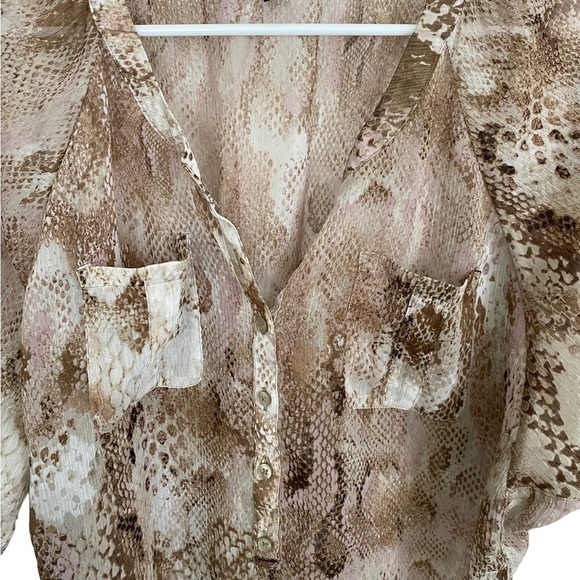 Express‎ Tan Snake Print Semi Sheer 1/2 Button Top Sz M - Picture 2 of 8